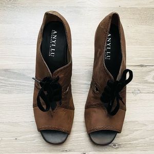 New Anyi Lu Brown Leather Heel Boots